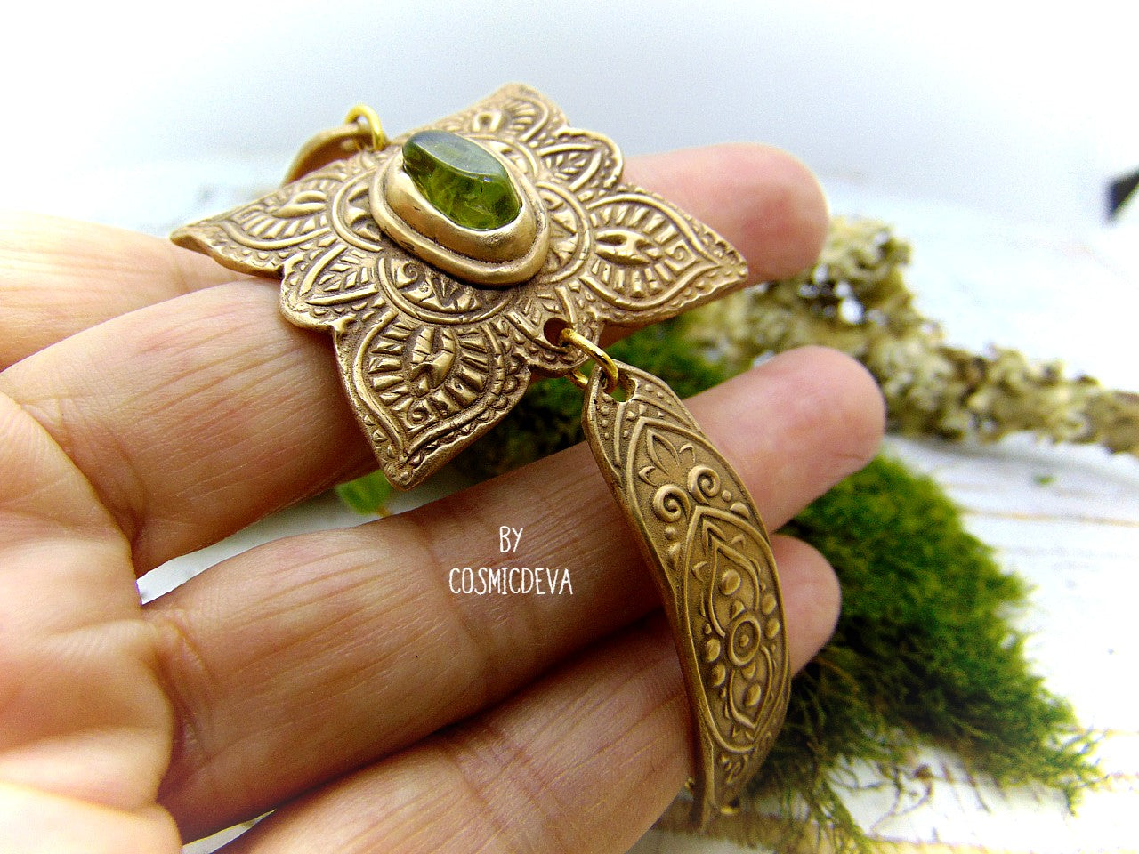 Bronze Medallion Bracelet With Raw Green Peridot, Elven Bronze Bracele –  CosmicDeva
